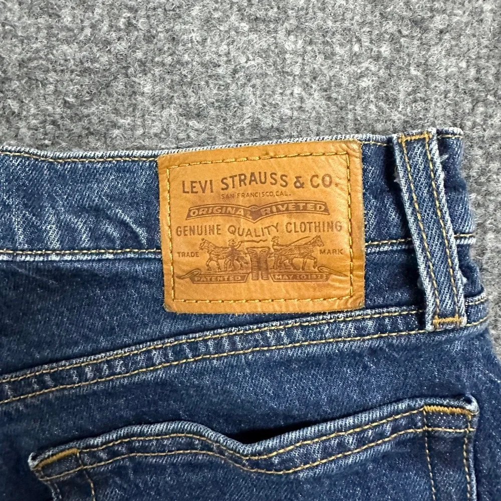 Levi's Shorts Womens Size 26 Blue Wedgie Straight Raw Hem Denim High Rise Casual